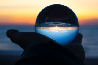 Horizon through a lensball